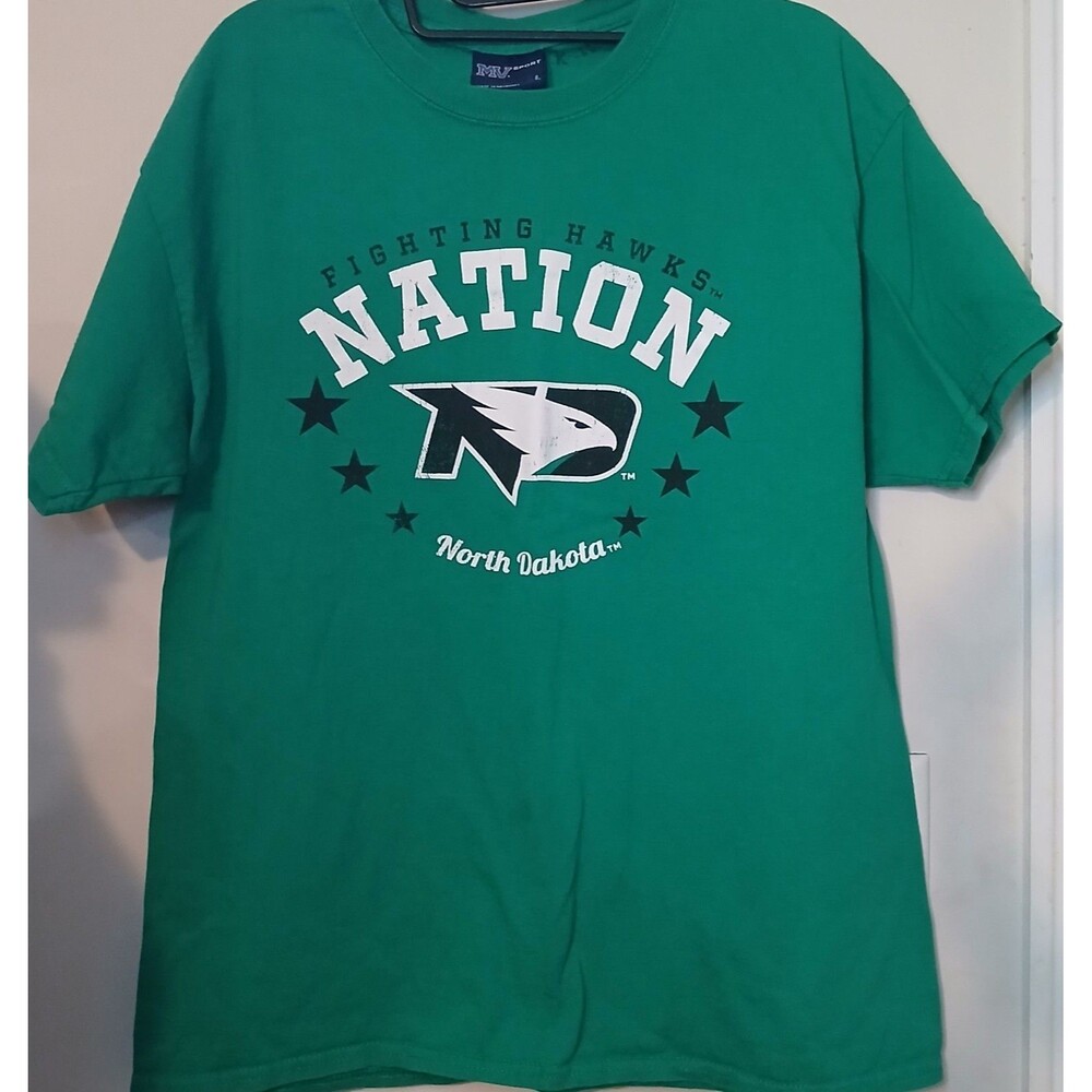 MV Sport North Dakota Fighting Hawks Nation T Shirt Men's Large Green NCAA Tee